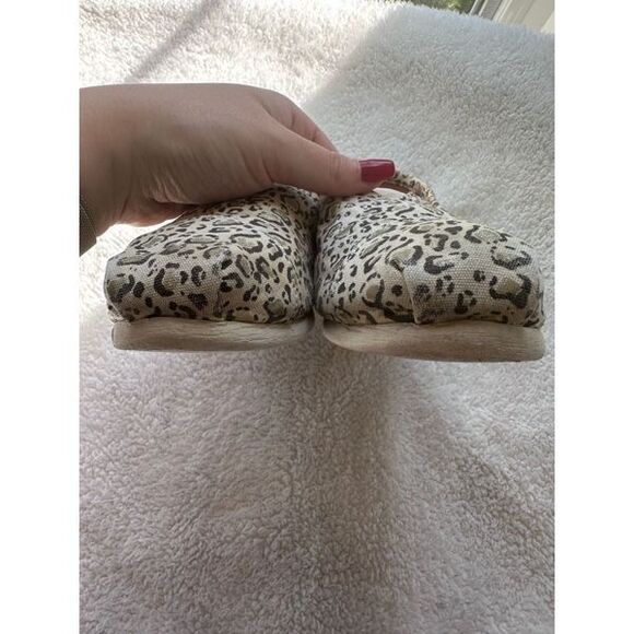 Toms Shoes Flats Sandals Leopard Gold Women’s 7.5 - Picture 4 of 11